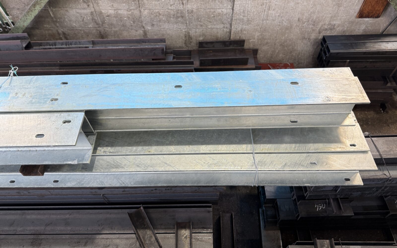 空調機器用架台 長孔 メッキ